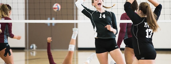 NBA季后赛首轮绝杀与关键球精彩集锦视频封面