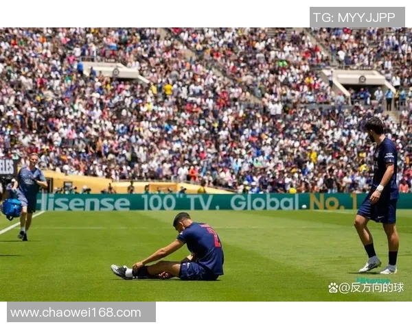 欧联杯激战巴黎圣日耳曼大胜曼联帽子戏法引发争议判罚热议