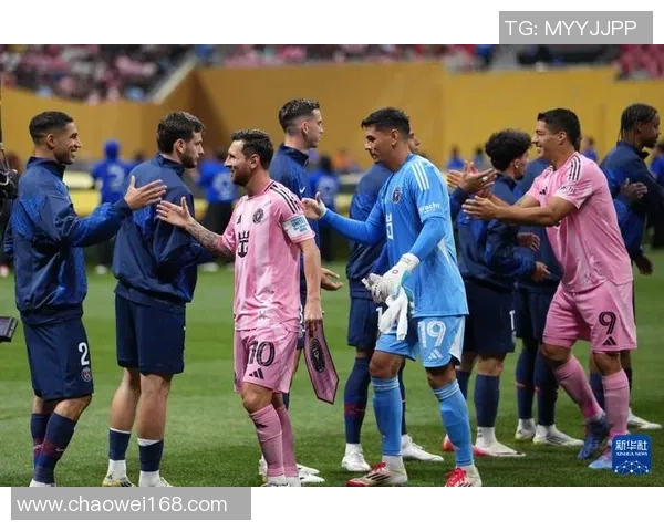 足总杯精彩对决尤文图斯与巴黎圣日耳曼战成平局转会传闻引发热议